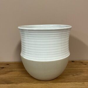 High Tide White and Cream Stoneware Pot